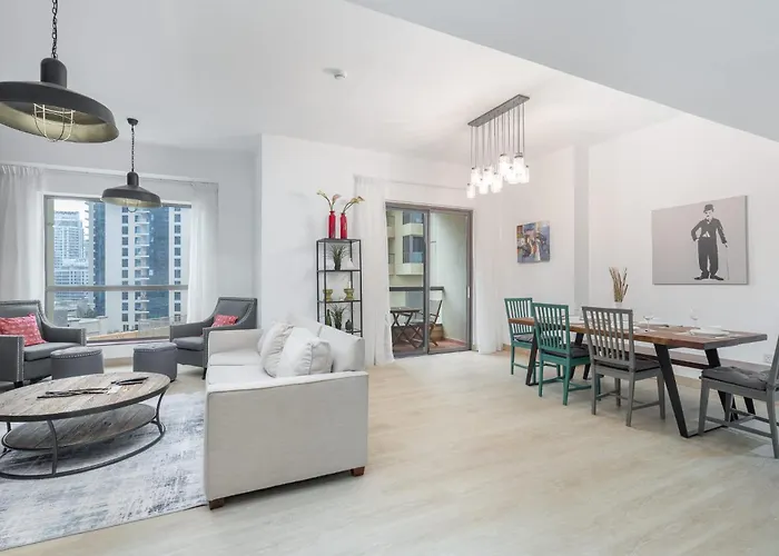 Stylish 4-Bedroom Apartment With Balcony Views In Jbr