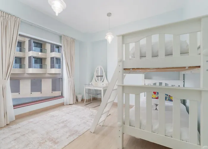 Stylish 4-Bedroom Apartment With Balcony Views In Jbr