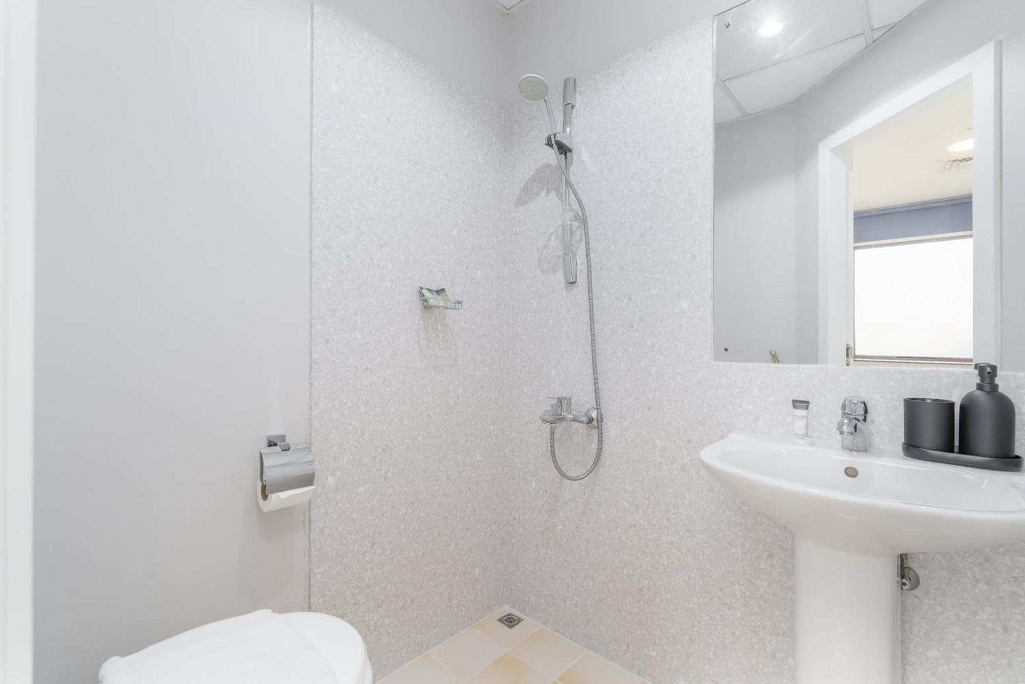 Appartamento Stylish 4-bedroom With Balcony Views In Jbr Dubai
